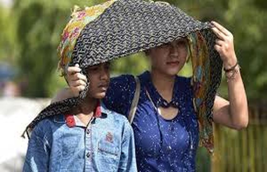 Cooler-fans running mercury up to four degrees above normal सावन में जेठ सी गर्मी, पसीना-पसीना हो रहे लोग, दिन-रात चल रहे कूलर-पंखे