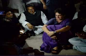 Priyanka Gandhi in the dark night during police costody पुलिस हिरासत में लिये जाने के बाद प्रियंका गांधी को घंटों रहना पड़ा अंधेरे में, अब गेस्ट हाउस में फैलाये जा रहे बिजली के तार