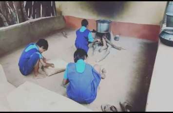 The teachers are drunked, children do every work of school एक ऐसा स्कूल जहां शिक्षक और चपरासी रहते हैं नशे में, वहां के बच्चे पढ़ाई के अलावा करते हैं हर काम