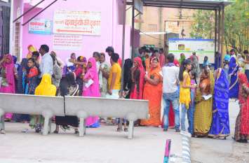 Handled babies with changing weather बदलते मौसम से बच्चों को संभाले