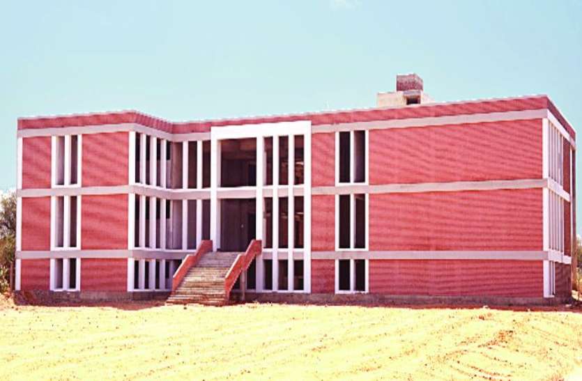 Sikar Medical College : शिक्षानगरी सीकर को इस साल और मेडिकल कॉलेज ( Medical College in Sikar ) का इंतजार करना होगा। अगले साल सीकर की जनता को मेडिकल कॉलेज मिलना लगभग तय हो गया है। राजस्थान के इस जिले में अगले साल खुलेगा Medical College, चिकित्सा मंत्री ने की घोषणा
