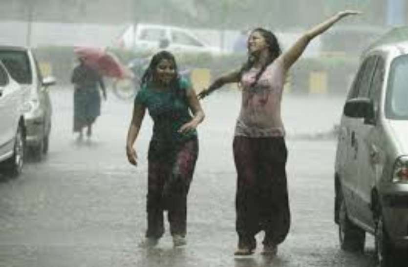 Rajasthan Weather Forecast : राजस्थान में अगले 2-3 दिन मौसम का मिजाज पूरी तरह बदला रहेगा। मौसम विभाग ने प्रदेश के कई जिलो में भारी बारिश की चेतावनी जारी की है।