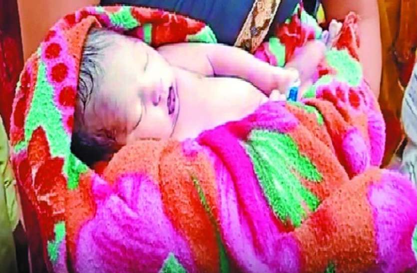 indore अस्पताल में नवजात की मौत, जांच में दोषी मिले प्रभारी, ड्यूटी डॉक्टर, नर्स और सिस्टर