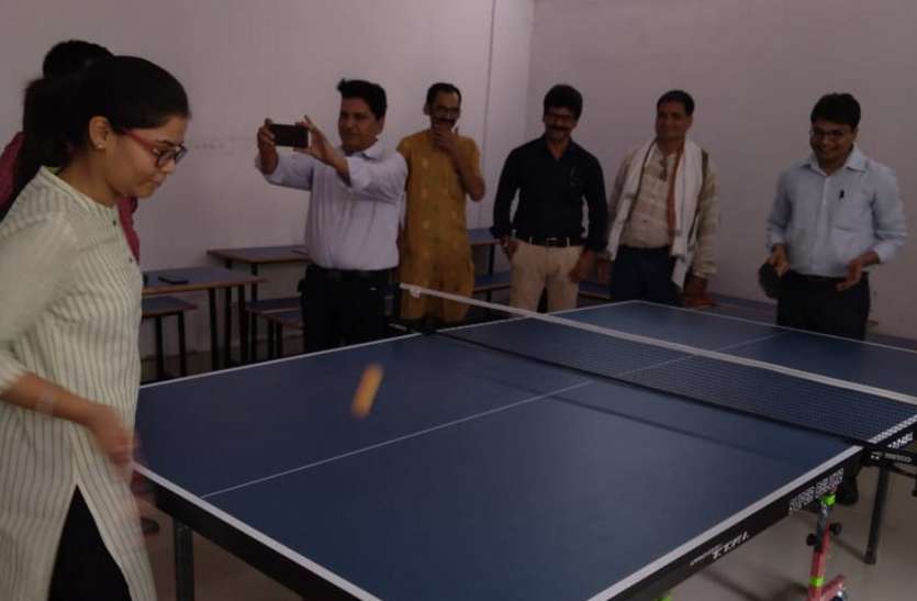 Cardless Collar Mike will also study कार्डलेस कॉलर माइक से पढ़ाई, कॅरियर बनाने अफसर भी देंगे टिप्स