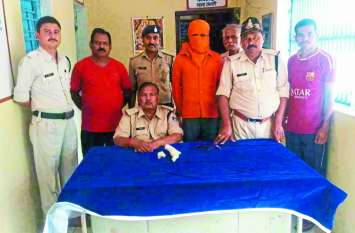 Arrested for 16 years in absconding case, arrested with arms अपहरण मामले में 16 साल से फरारी काट रहा युवक हथियार के साथ गिरफ्तार