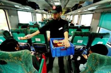 indian railway implements no bill no payment system in train रेलवे ने यात्रियों को दी बड़ी सौगात, कहा - बिल ना दे वेंडर तो मुफ्त में सामान लें यात्री