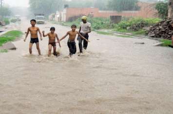 Heavy Rain in Jhunjhunu District of Rajasthan राजस्थान में यहां एक साथ बरसा सवा पांच इंच पानी, किसानों के खिल उठे मुरझाए चेहरे