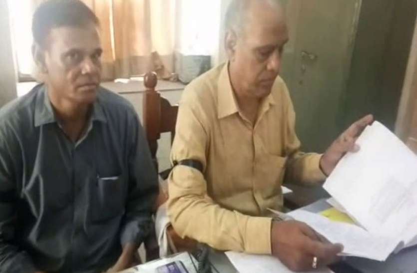 Raj kumar chauhan UP के कलक्ट्रेट कर्मचारियों ने योगी सरकार के खिलाफ बिगुल बजाया, तालाबंदी की तैयारी, देखें वीडियो