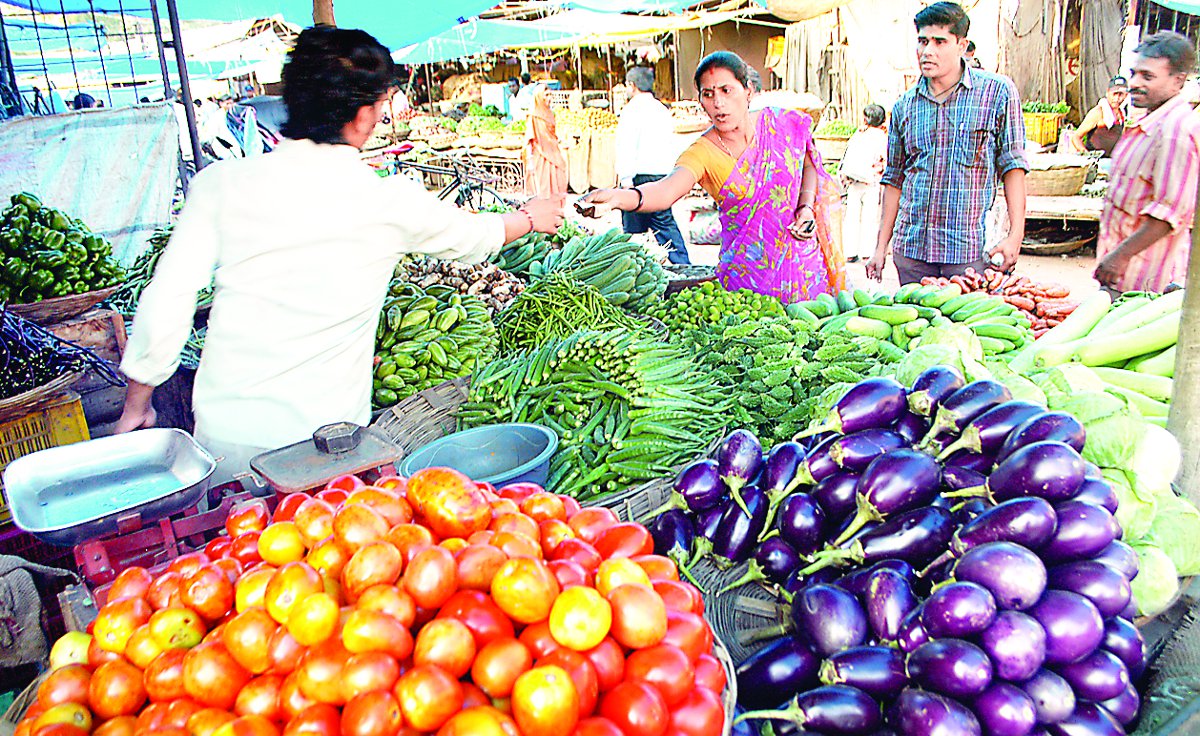 Problems with expensive vegetables बाजार से लेकर रसोई तक मौसम की मार, जल्द ही सिमट सकता है व्यापार