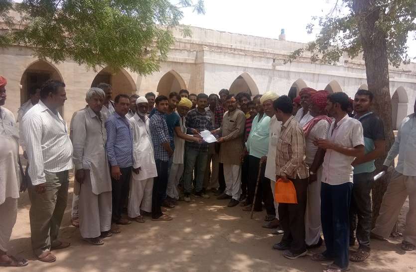 jaisalmer news युवक पर हमले के मामले में सौंपा ज्ञापन.पीडि़त परिवार को मिले आर्थिक सहायता