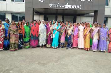 Police not taking action on illegal liquor अवैध शराब पर पुलिस नहीं कर रही कार्रवाई, पंतोरा चौकी प्रभारी को हटाने महिलाओं ने घेरा एसपी कार्यालय