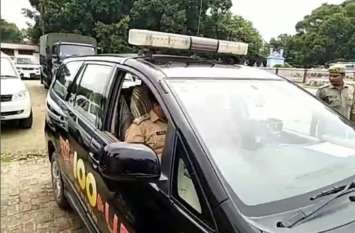 SSP gorakhpur drives dial 100 vehicle replacing driver, know why जब ड्राइवर को हटाकर एसएसपी ने खुद ड्राइव की डाॅयल 100 की गाड़ी, जानिए फिर क्या हुआ