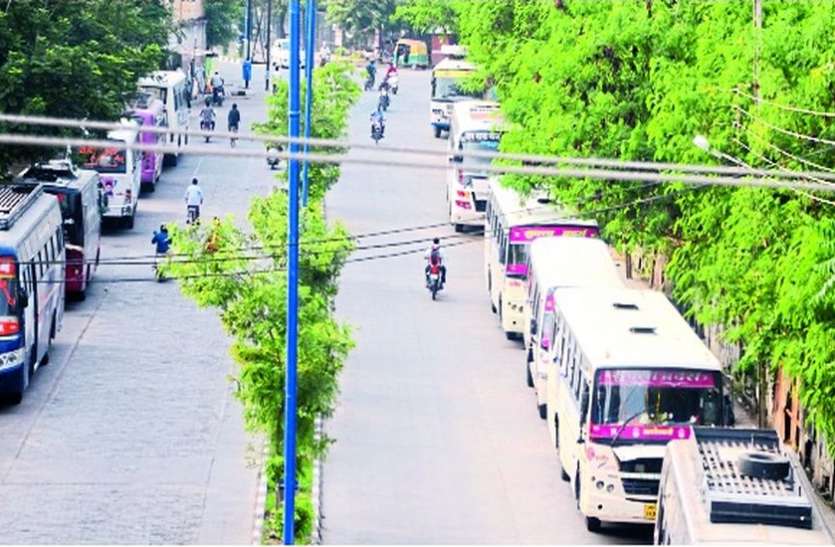 indore दादागीरी ऐसी कि दूसरी बसों में बैठने ही नहीं देते, नामजद शिकायत के बाद भी नहीं हुई कार्रवाई