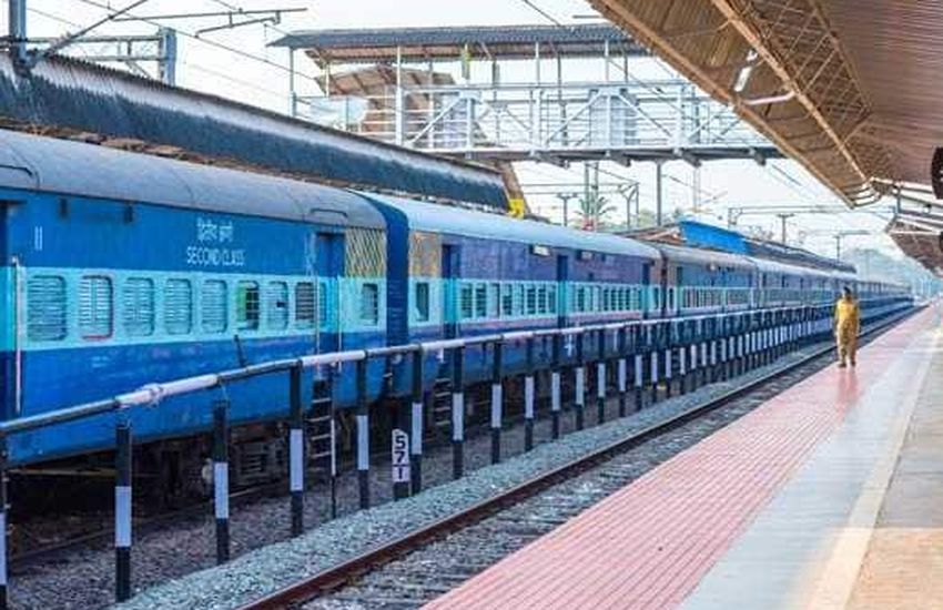 Five minutes in the railway you will get a ticket in hand रेलवे का दावा : लंबी कतार के बावजूद अब पांच मिनट में आपके हाथ में टिकट