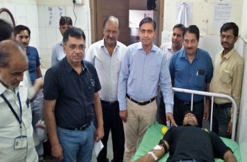 karauli mein jila sthaapana ke kaaryakramon mein aam hee nahin khaaso करौली में जिला स्थापना के कार्यक्रमों में आम ही नहीं खासों ने भी बनाई दूरी