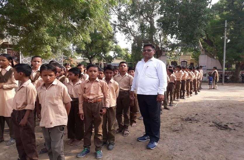 sirohi patrika निबंध में सूरज, पोस्टर में कमलेश व क्विज में दिनेश रहे प्रथम, जिलेभर की राजकीय स्कूलों में हुए कार्यक्रम