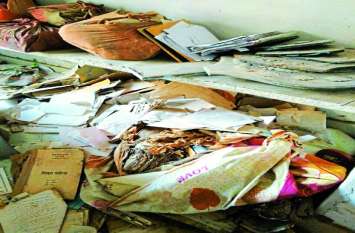 The DEO office confidential records are unsafe, no one can misuse डीइओ ऑफिस के गोपनीय रिकॉर्ड असुरक्षित, कोई भी कर सकता है गलत उपयोग