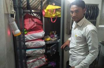 Thieves steal in the house मातम में गया था परिवार, सुबह लौटे तो टूटा मिला ताला...
