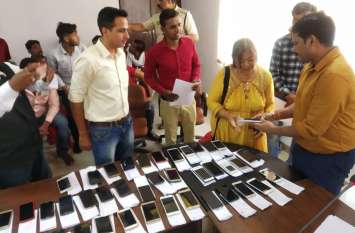 Cyber team seized 56 mobile phones लोगों ने छोड़ दी थी मिलने की आस, पुलिस ने महीनों बाद खोज निकाला, फिर किया ये काम...देखिए वीडियो