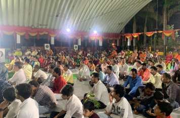 Giving greetings to the nominated members by planting नामित सदस्यों को पौधे भेंट कर किया अभिवादन