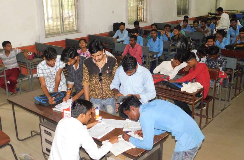 43 students of Neem Campus Selekson नीम के तहत हुआ 43 छात्रों का हुआ कैम्पस सेलेक्सन