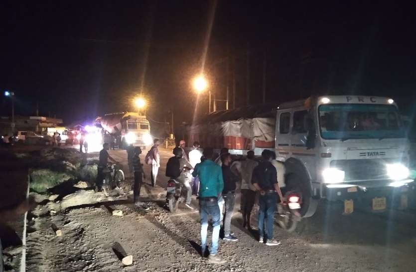 मध्यप्रदेश के बजट में कटौती और प्रियंका गांधी की गिरफ्तारी के विरोध में कांग्रेसियों ने किया धरना-प्रदर्शन, देखें वीडियो https://www.patrika.com/shahdol-news/congressmen-protest-in-against-cuts-in-madhya-pradesh-budget-4863998/ भारी वाहन ने अधेड़ को कुचला, मौत