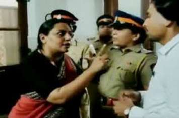 Karnataka legislator prevented from meeting Congress woman legislator कर्नाटक के विधायक से कांग्रेस की महिला विधायक को मिलने से रोका