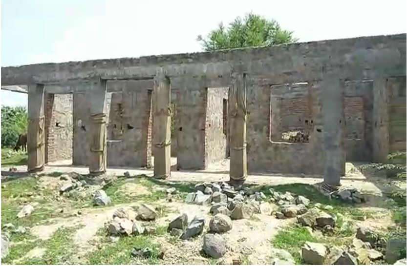 Budget is not so incomplete school building in bhilwara बजट नहीं है इसलिए अधूरा है विद्यालय भवन