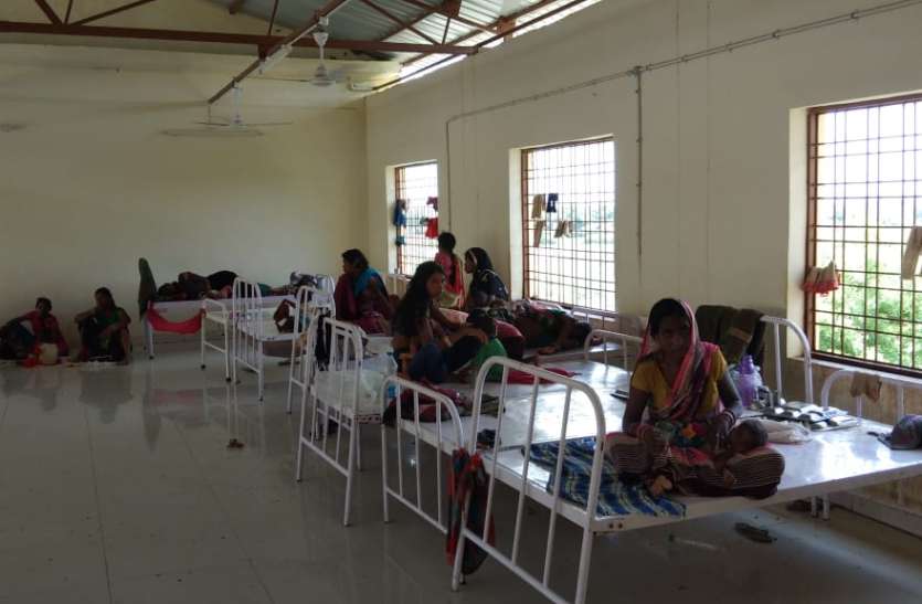 sheopur 20 बेड की एनआरसी में भर्ती कर लिए 80 बच्चे, अब चरमराई सेवाएं
