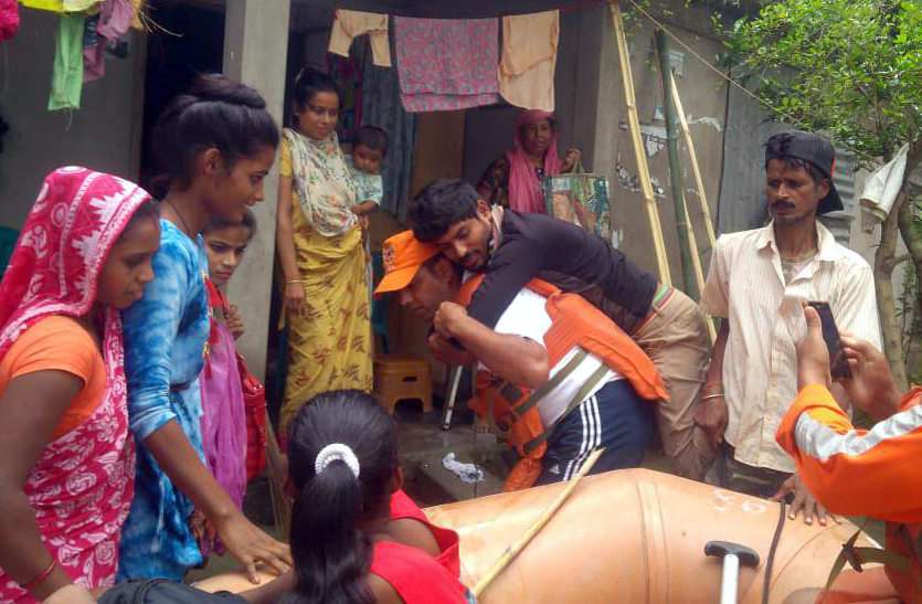 Assam Floods गुवाहाटी में बाढ़, राजस्थान के इस जाबांज की बटालियन ने सात दिन में 3500 लोगों की जान बचाई