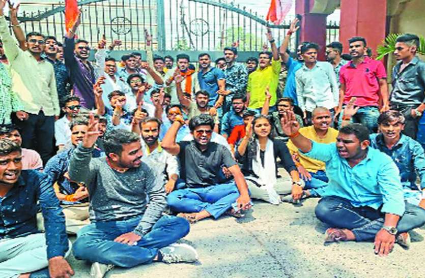 indore पहले बोले सीईटी में धांधली, निरस्त की तो बोल रहे छात्रों के साथ अन्याय