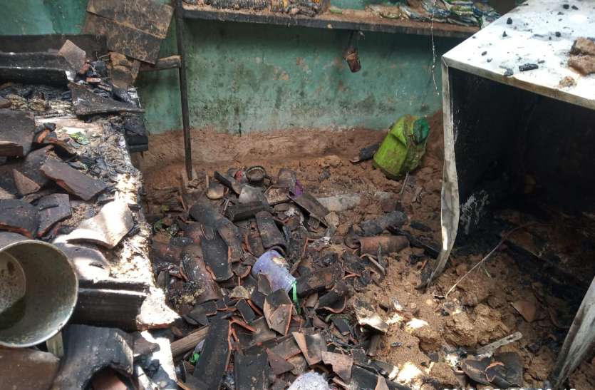 balaghat किराना दुकान में लगी आग, दम्पति सहित तीन झुलसे