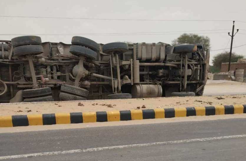 accident in bikaner mahajan गलत डिवाइडर की भेंट चढ़े दो वाहन
