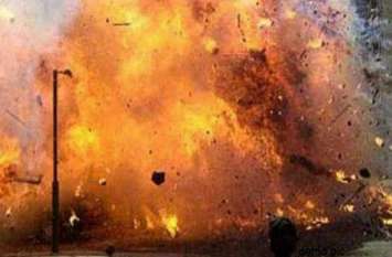 six injured and one died in bomb blast खीरी में बम ब्लास्ट से मौत, इतने हुए घायल
