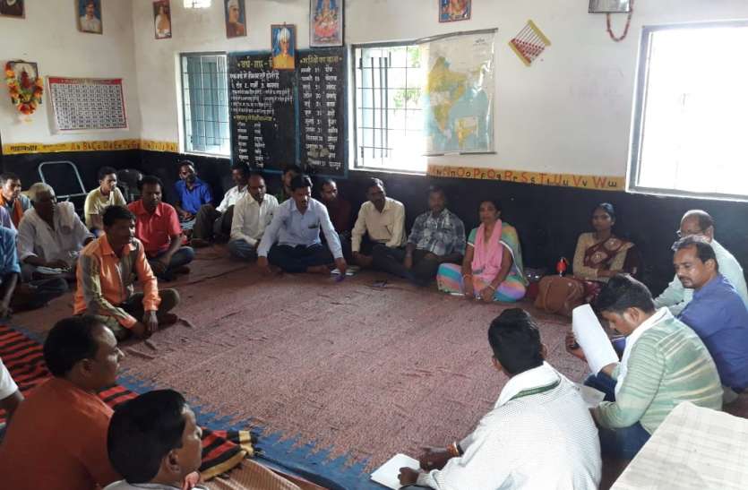 Villagers Rice Thieves To Official Government Employees ग्रामीणों ने चावल चोर शासकीय कर्मचारियों को किया माफ