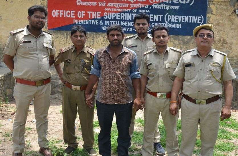 chittorgarh नीमच से दिल्ली डोडा चूरा ले जाते कुरियर गिरफ्तार