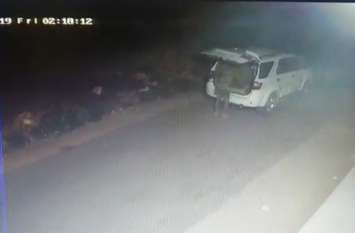 CCTV incidents involving theft CCTV incident: चोरों की दस्तक, सीसीटीवी में कैद हुई वारदात