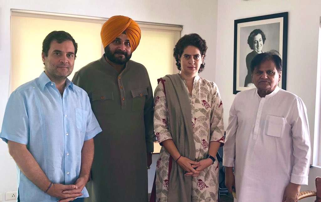 Sidhu with Rahul Gandhi
