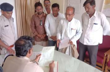 On the basis of suspicion, the youth were arrested and handed over to शंका के आधार पर युवकों को पकड़कर पुलिस को सौंपा, युवकों ने दर्ज करा दी एफआईआर