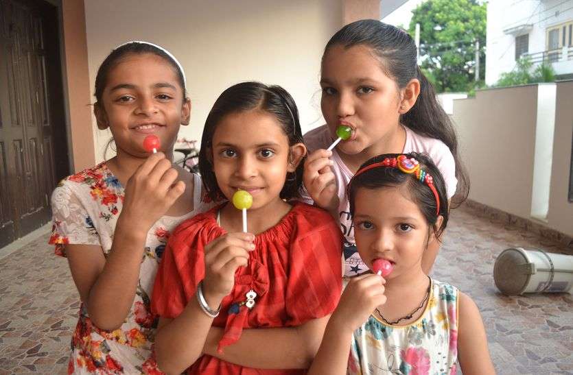 national lollypop day Lollypop Day: खाने में कम बोलने में ज्यादा इस्तेमाल हो रही है लॉलीपॉप