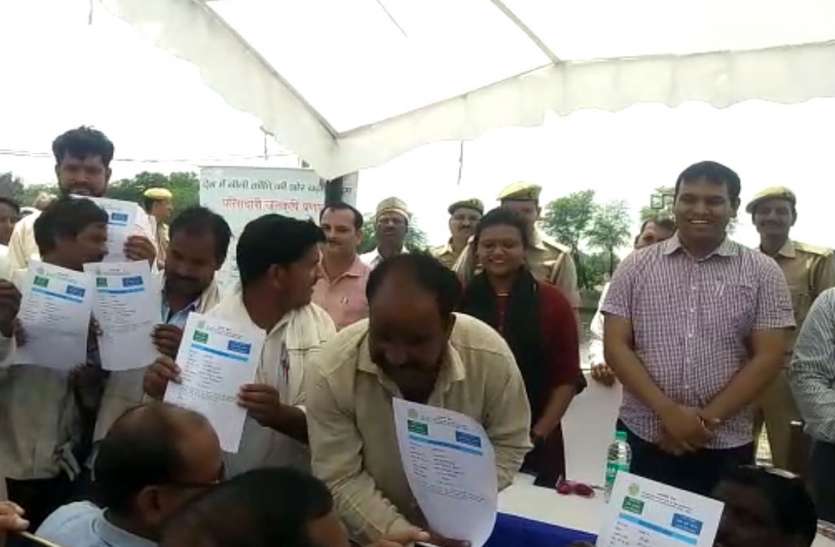 fish farmer Firozabad Fish: सुहागनगरी में होगी कुबैत और वियतनाम में मिलने वाली मछली की पैदावार, मिलेगी सस्ते दामों पर, देखें वीडियो