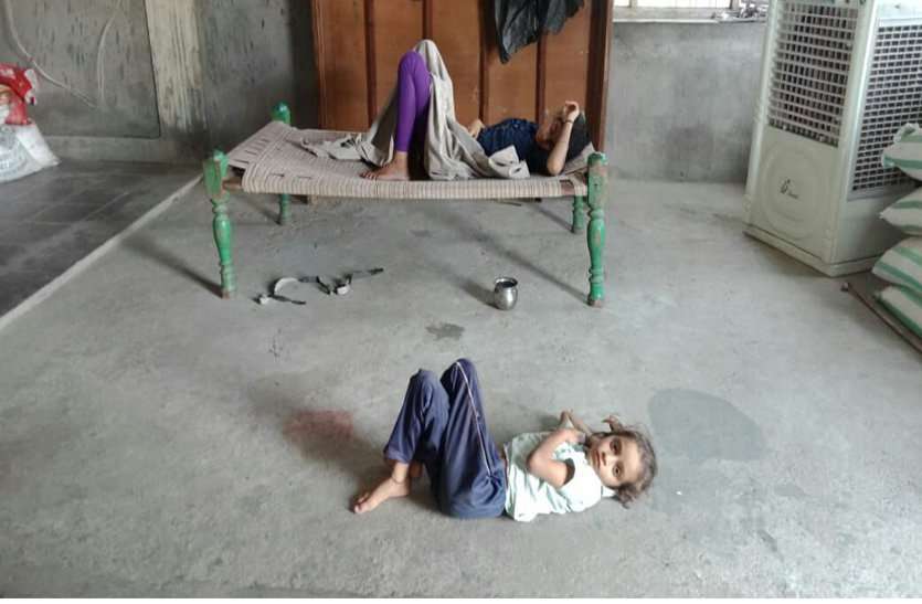 food poisoning पानी पतासे खाने से ऐसी बिगड़़ी़ तबीयत कि 20 से अधिक बच्चे हुए बीमार