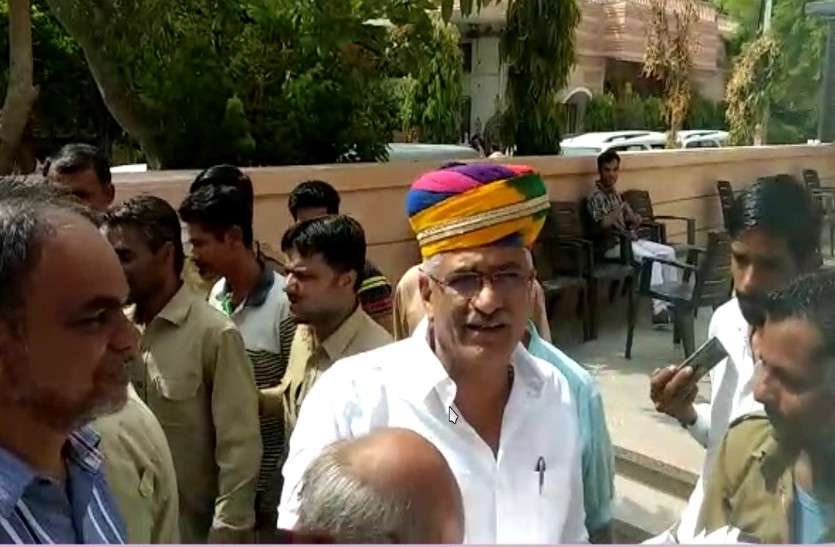 Minister and officers are busy in Modi's government's water power program मोदी सरकार के जल शक्ति कार्यक्रम में जुटे मंत्री और अफसर