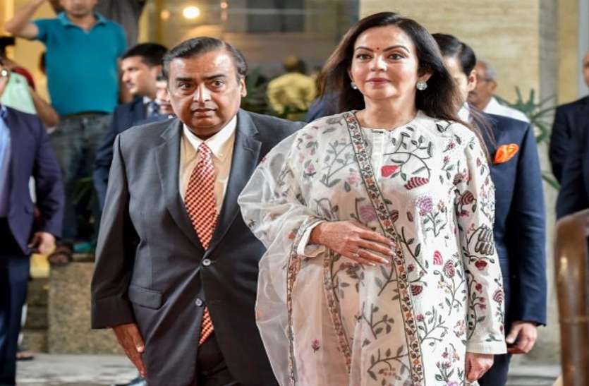 Mukesh and Nita Ambani लगातार 11वें साल भी मुकेश अंबानी ने नहीं बढ़ाया अपना वेतन, फिर भी पत्नी नीता अंबानी से इतनी अधिक है सैलरी