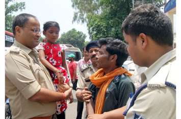 Ruthless father killed his daughter down to the stone निर्दयी पिता ने डेढ़ साल की रो रही बेटी को पत्थर पर पटककर मार डाला