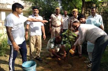 Planting planted earth, make up for protection पौधे रोप किया धरती का शृंगार, संरक्षण का लिया संकल्प