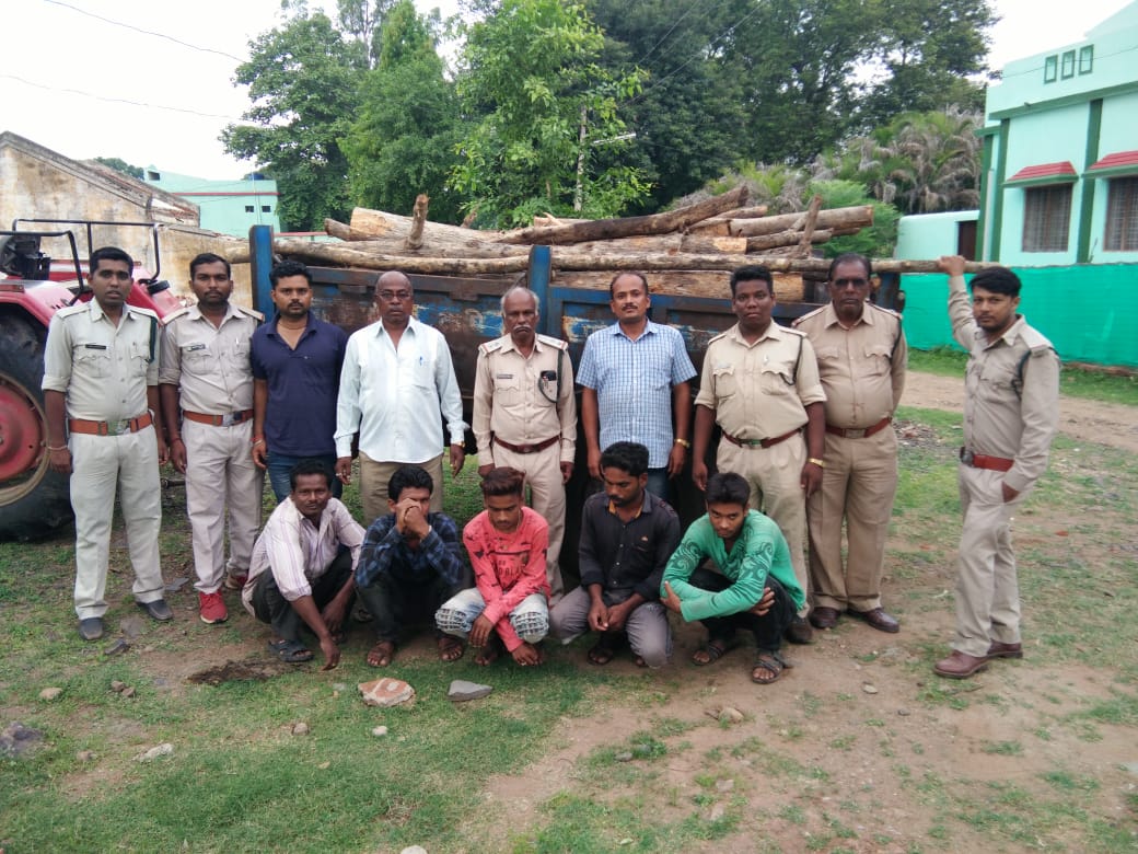 arrest कन्हान के जंगल से पांच को पकड़ा