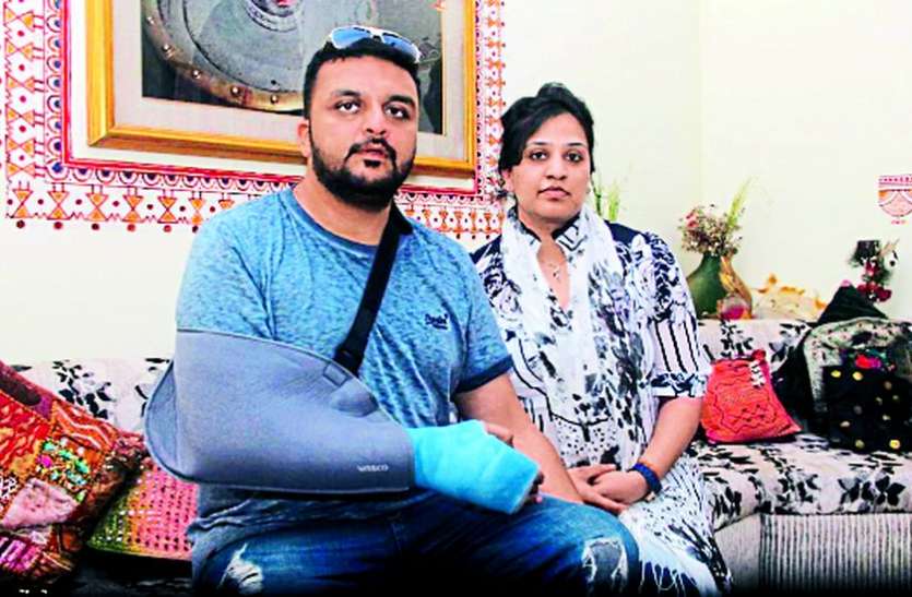 indore हथौड़ा-डंडा लेकर टूट पड़े बदमाश, महिलाओं तक पहुंचने के लिए कार केफोड़े कांच