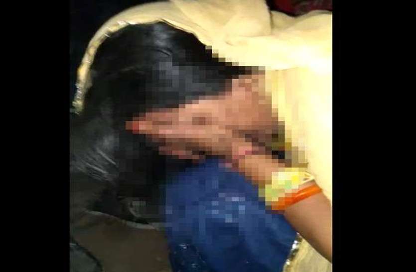 Child theft charge दिमागी रूप से कमजोर भूखी महिला को लोगों ने समझा बच्चा चोर, जमकर कर डाली पिटाई