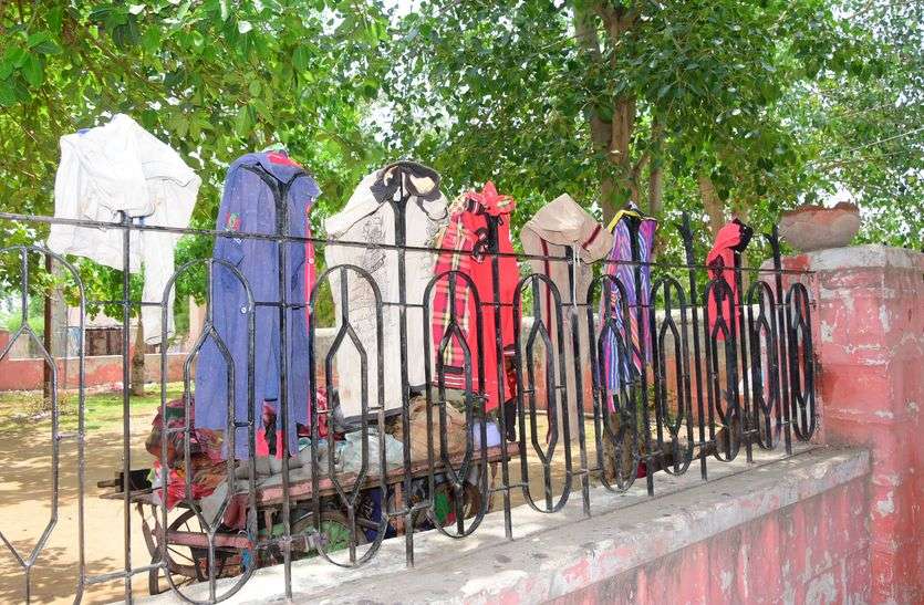 The park made Dhubghat पार्क को बनाया धोबीघाट